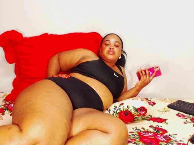 DivineBootyxxx webcam