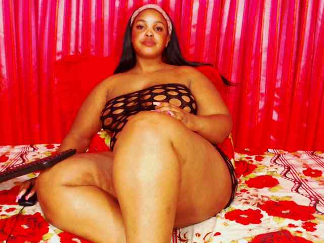 DivineBootyxxx webcam