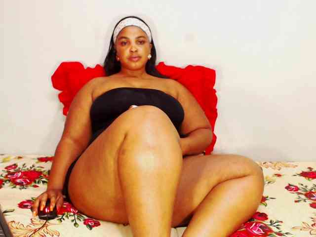 DivineBootyxxx webcam