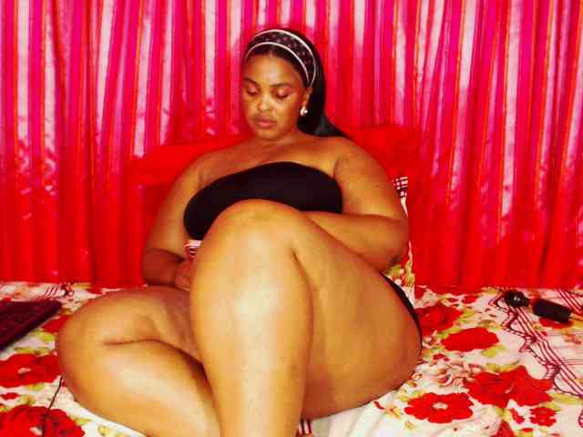 DivineBootyxxx webcam