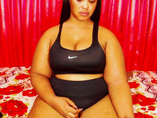 DivineBootyxxx webcam