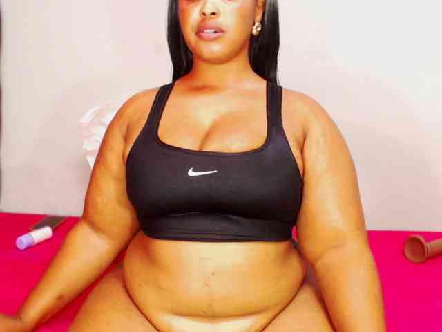 DivineBootyxxx webcam