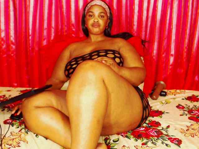 DivineBootyxxx webcam