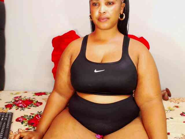 DivineBootyxxx webcam