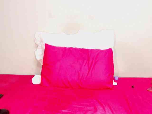 DivineBootyxxx webcam