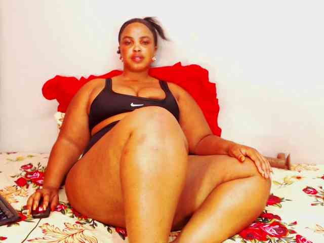 DivineBootyxxx webcam