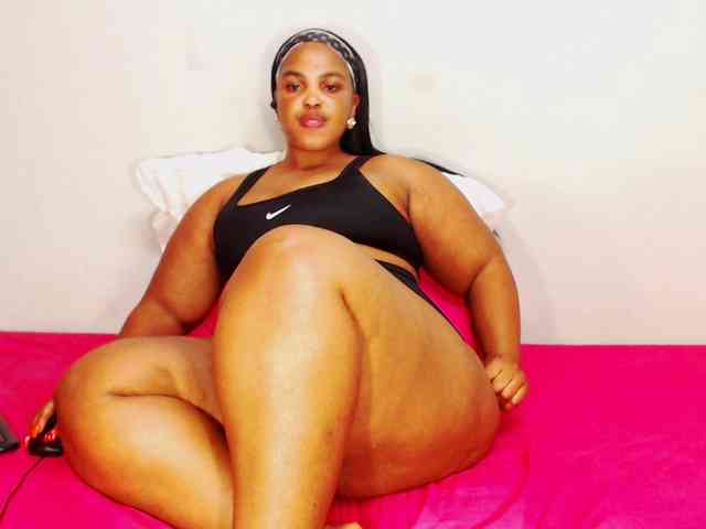 DivineBootyxxx webcam