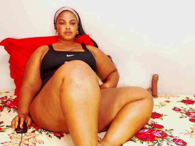 DivineBootyxxx webcam