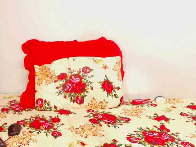 DivineBootyxxx webcam