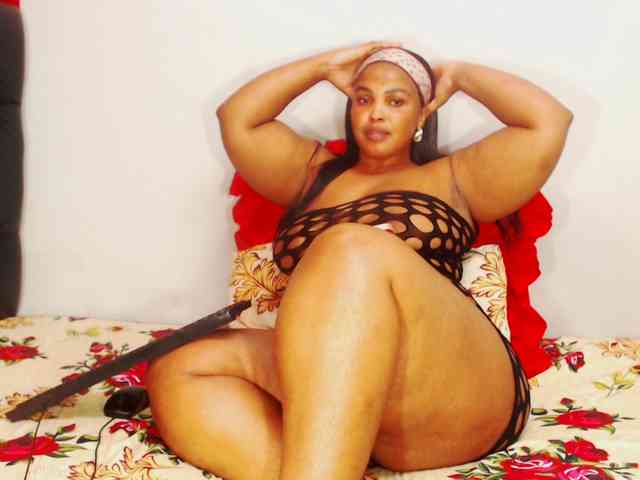 DivineBootyxxx webcam