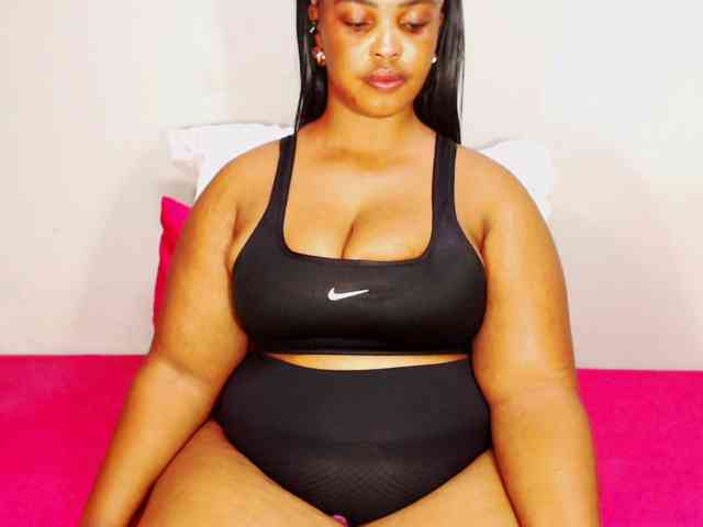 DivineBootyxxx webcam