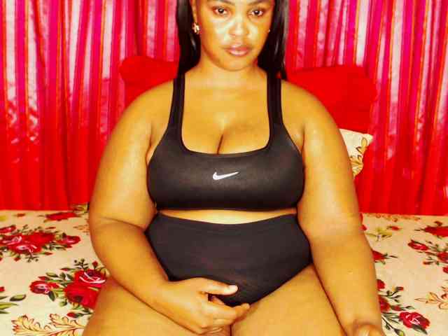 DivineBootyxxx webcam