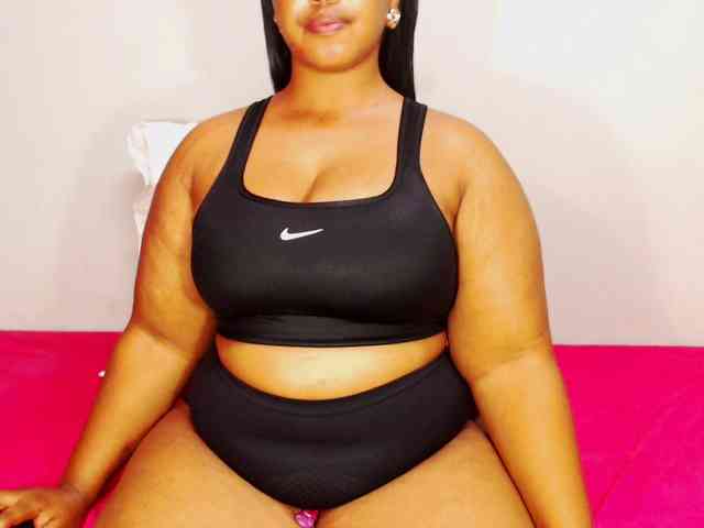 DivineBootyxxx webcam