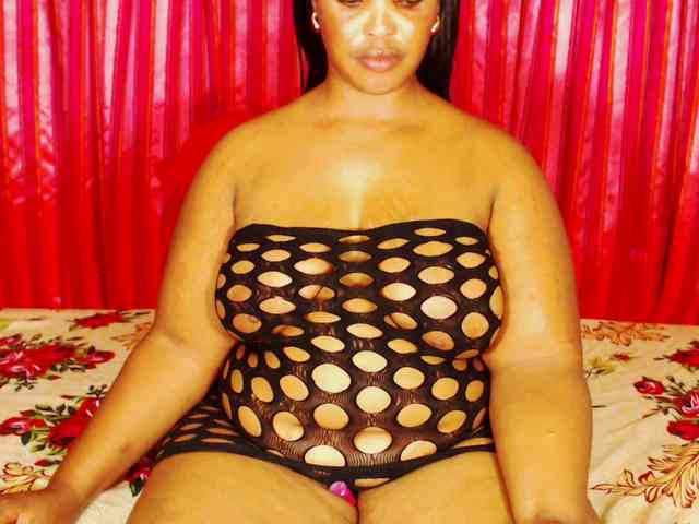 DivineBootyxxx webcam