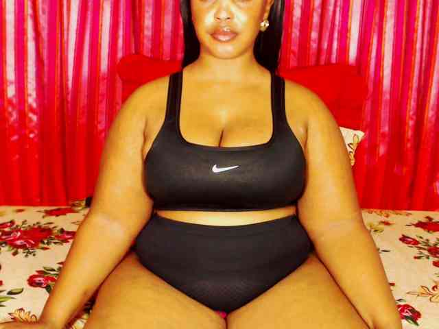 DivineBootyxxx webcam