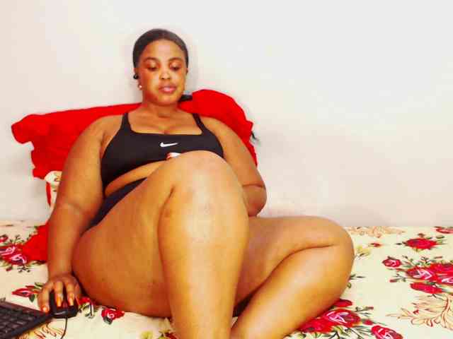 DivineBootyxxx webcam