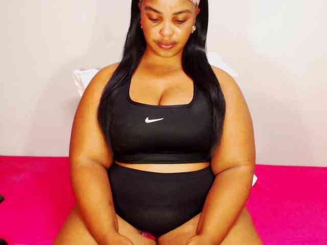 DivineBootyxxx webcam