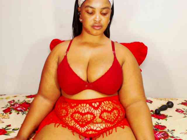 DivineBootyxxx webcam