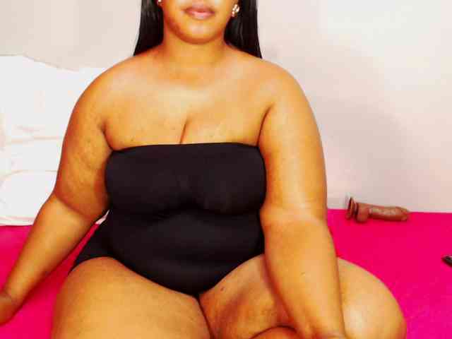 DivineBootyxxx webcam