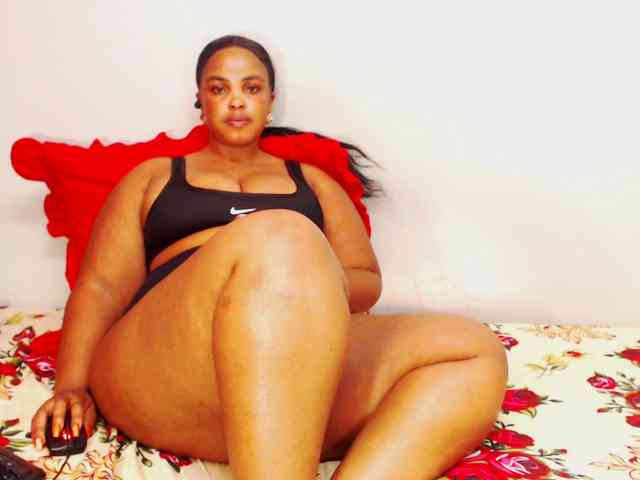 DivineBootyxxx webcam