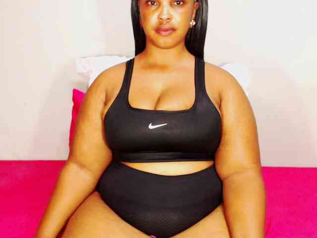 DivineBootyxxx webcam