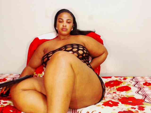 DivineBootyxxx webcam