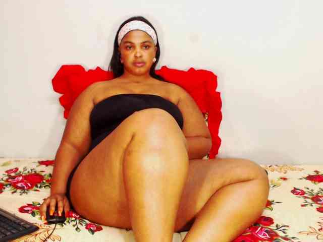 DivineBootyxxx webcam