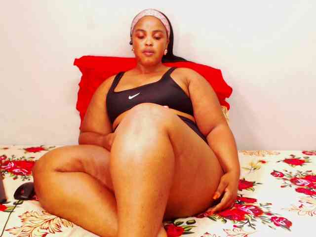 DivineBootyxxx webcam