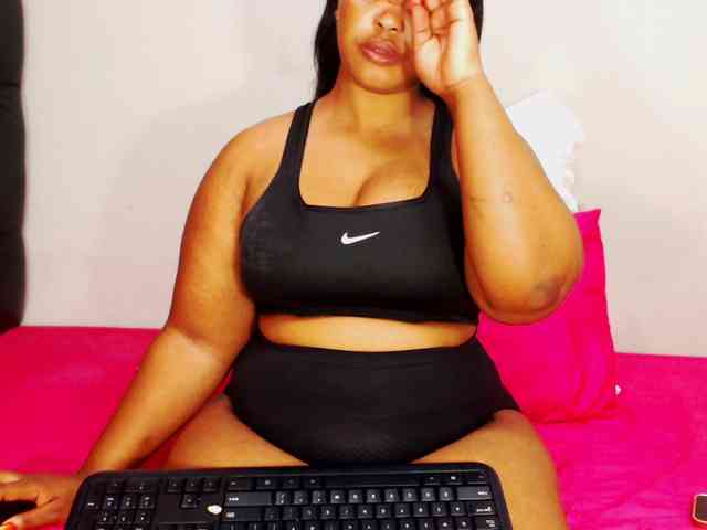 DivineBootyxxx webcam