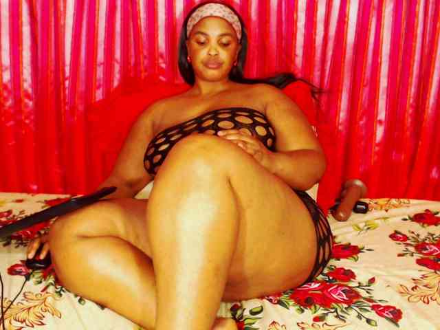 DivineBootyxxx webcam