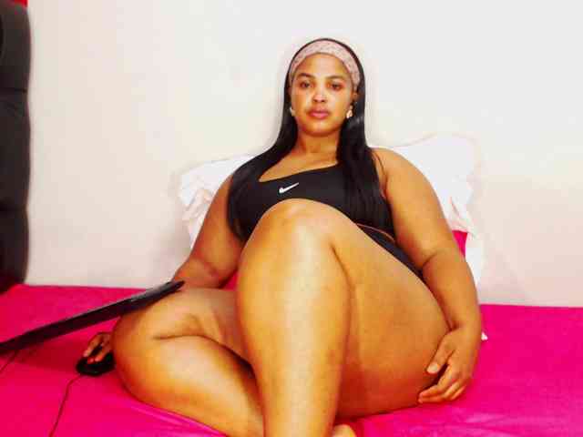 DivineBootyxxx webcam