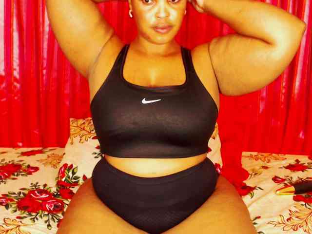 DivineBootyxxx webcam