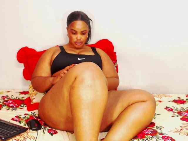 DivineBootyxxx webcam