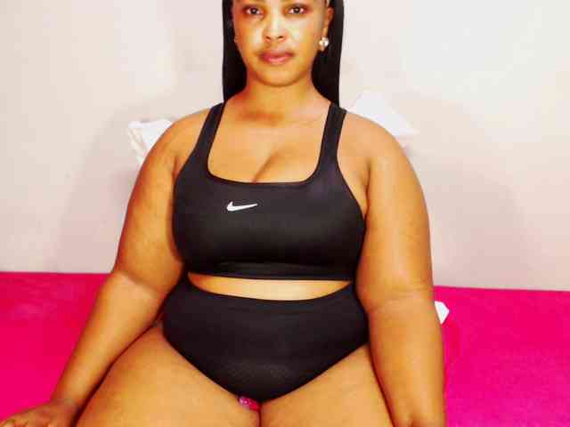 DivineBootyxxx webcam