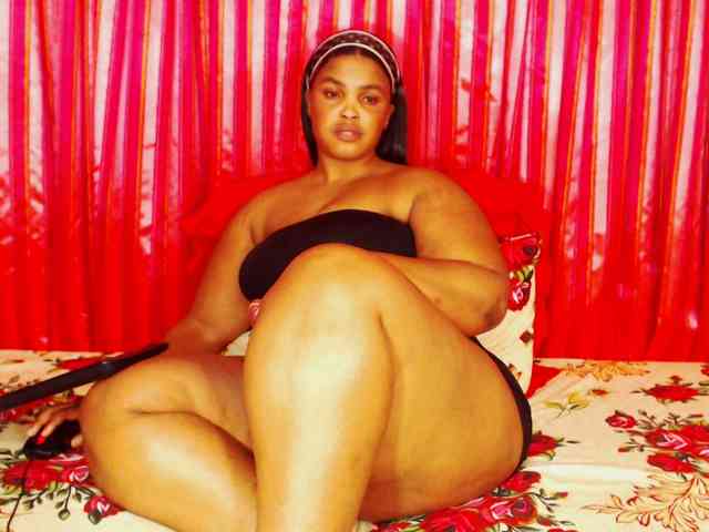 DivineBootyxxx webcam