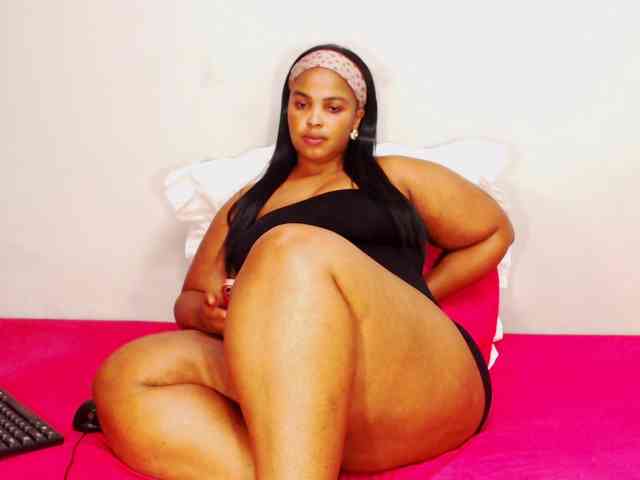 DivineBootyxxx webcam