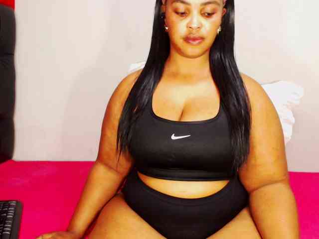 DivineBootyxxx webcam