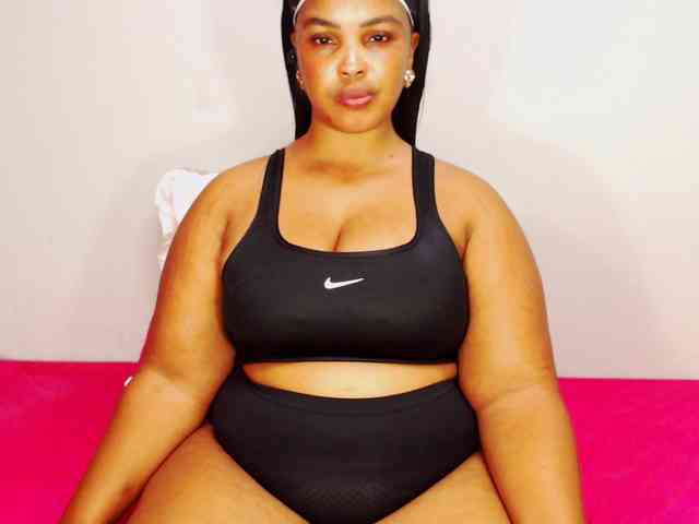 DivineBootyxxx webcam