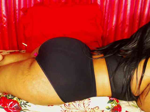 DivineBootyxxx webcam