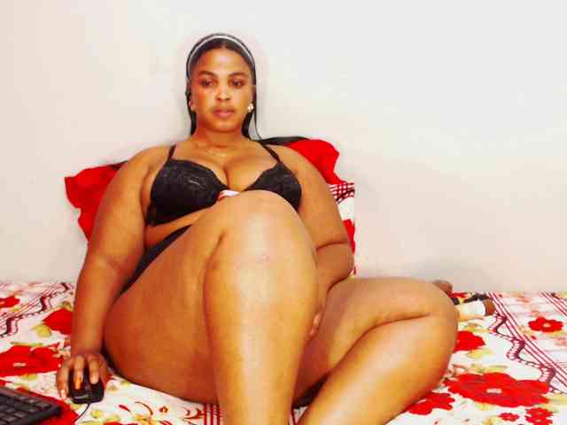 DivineBootyxxx webcam