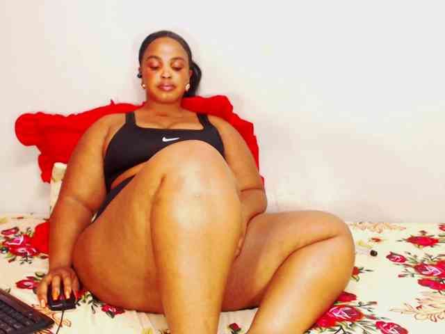 DivineBootyxxx webcam