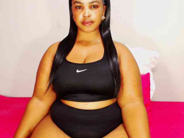 DivineBootyxxx webcam