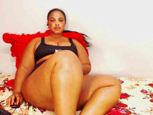 DivineBootyxxx webcam