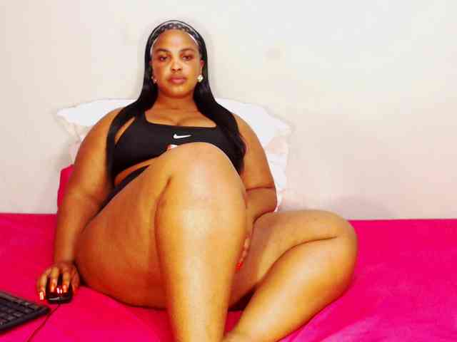 DivineBootyxxx webcam