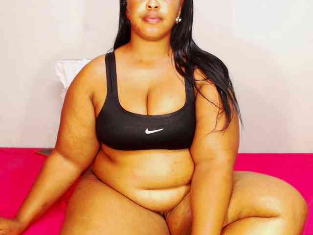 DivineBootyxxx webcam