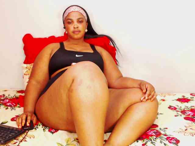 DivineBootyxxx webcam