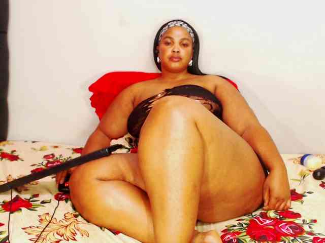 DivineBootyxxx webcam