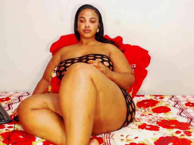 DivineBootyxxx webcam