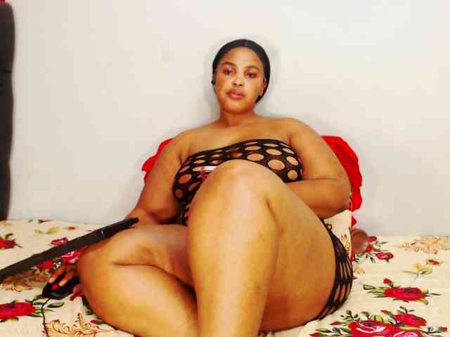 DivineBootyxxx webcam