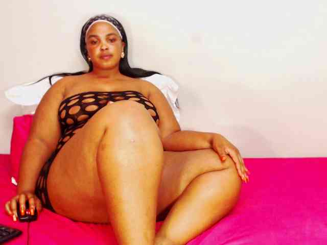 DivineBootyxxx webcam